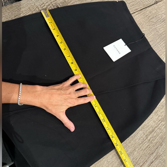 Cuyana Cotton Twill Paneled Skirt in Black. - Picture 4 of 6